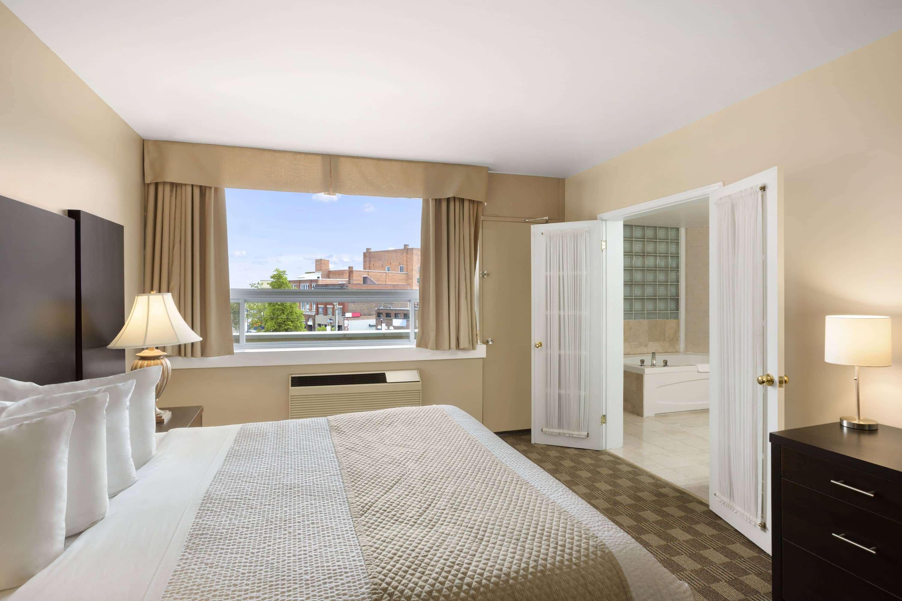 Days Inn & Suites By Wyndham North Bay Downtown Buitenkant foto